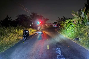 Tây Ninh: Hiểm họa rình rập từ việc đi bộ tập thể dục dưới lòng đường