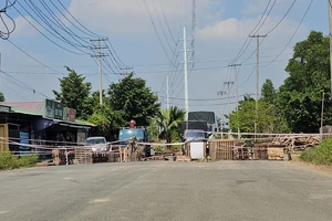 Tây Ninh: Đường vào khu dân cư bị chặn, chính quyền lên tiếng