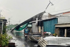 Mưa giông ở Đồng Tháp làm 47 căn nhà hư hỏng, nhiều căn tốc mái hoàn toàn