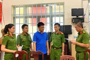 Bắt tạm giam giám đốc đường dây nước yến giả bán rầm rộ trên TikTok