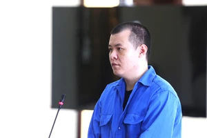 Dùng súng nhựa đi cướp tiệm vàng, lãnh 18 năm tù