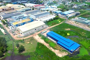 Hàng trăm hộ dân khốn khổ vì cơ sở bị đình chỉ vẫn phát tán mùi hôi