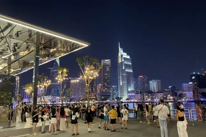 Lý do giới trẻ hào hứng check-in công viên bờ sông Sài Gòn