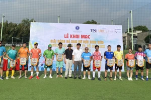 Gần 30 đội bóng tranh tài tại giải bóng đá nam nữ cựu sinh viên Trường Đại học Luật TP.HCM