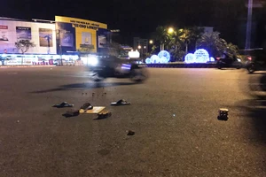 Liếc ngang đám chạy xe lạng lách, bị đánh nhập viện