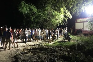 Đi bắt hến dưới sông, hai cha con đuối nước