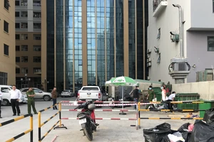 Người đàn ông nước ngoài rơi từ tầng cao xuống đất tử vong