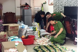 Bắt quả tang một hộ dân làm bột ngọt giả