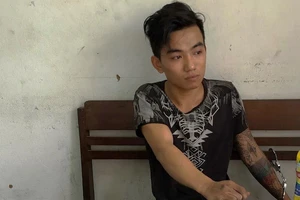 'Quỵt' tiền taxi còn giật điện thoại của tài xế