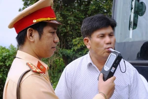 CSGT Đà Nẵng được trang bị que thử ma túy kiểm tra tài xế