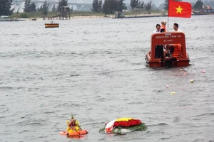 Xúc động lễ tưởng niệm 64 chiến sĩ Gạc Ma ở Đà Nẵng 