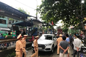 Đà Nẵng: Thêm vụ tài xế bỏ lại ô tô giữa đường ray