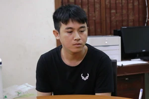 Giấu ma túy trong dép, chở loa kẹo kéo để qua mặt cảnh sát