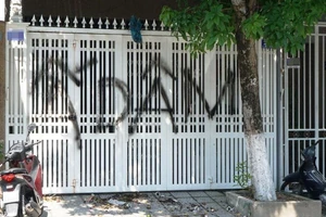 Nhà cựu Viện phó VKS vụ sàm sỡ bé gái bị ném chất bẩn