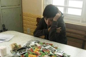 Cô gái vào thẳng chung cư giao ma túy bị trinh sát phát hiện