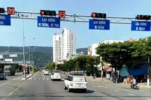 CSGT gửi thông báo cho đoàn xe của Trung Nguyên vượt đèn đỏ