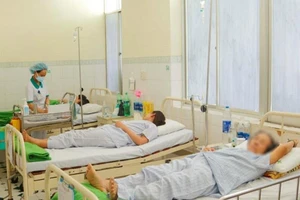 Du lịch Đà Nẵng, 14 du khách Lào nhập viện nghi ngộ độc