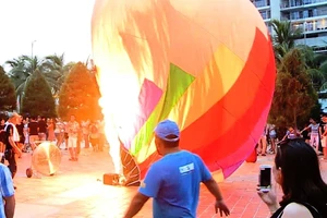 Khinh khí cầu bốc cháy ở Đà Nẵng, nữ phi công bị bỏng nhẹ