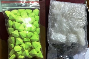 Chạy xe máy chở hơn 1.000 viên thuốc lắc