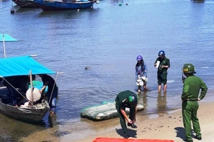 Nam thanh niên nhảy cầu trước mặt bạn gái