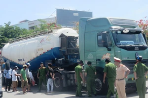 Nữ sinh bị xe đầu kéo cuốn vào gầm tử vong 