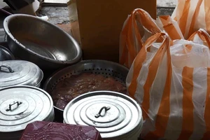 Phát hiện cơ sở sơ chế nội tạng bò trong nhà vệ sinh