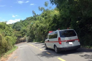 Xe máy đổ đèo, 2 bà cháu rơi xuống vực tử vong