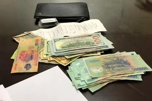 Tài xế taxi tìm nữ du khách Hàn Quốc trả lại tiền bỏ quên