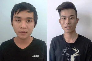 Hai thanh niên giả cảnh sát tát cô gái nhiều lần để cướp