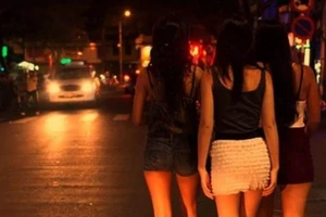 Cô gái chuyên dụ dỗ đàn ông đi khách sạn rồi lấy tài sản