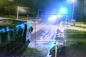 Nam sinh viên bị xe container tông tử vong ​