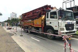 Người đàn ông bị xe bơm bê tông cán tử vong