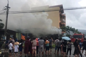 Cháy kèm tiếng nổ lớn trong cửa hàng điện lạnh ở Đà Nẵng