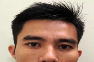 Trói nhân viên massage bằng dây thép rồi cướp