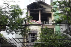 1 người Hàn Quốc nhảy từ tầng 2 để thoát khỏi đám cháy