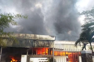 Cháy công ty sát kho gas ở Đà Nẵng