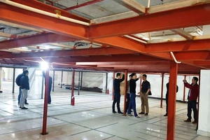 Dừng thi công bãi đỗ xe sai phép tại chung cư cao cấp 