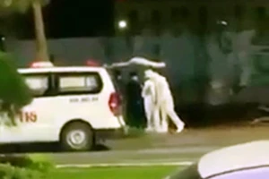 Muốn tìm khách sạn nhưng nói bị sốt khiến xe cấp cứu bị ‘hớ’