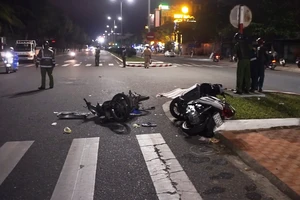 Xe máy chạy tốc độ cao tông tử vong người qua đường