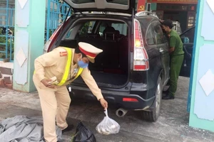 Kiểm tra COVID-19, phát hiện 2 người dương tính ma túy