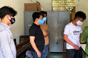 Nhóm đánh bạc nhảy lầu trốn, 1 người tử vong, 1 bị thương