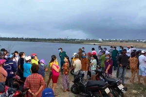 Nam sinh lớp 11 chết đuối khi tắm sông