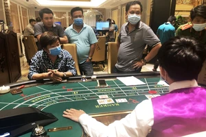 Nhóm người nước ngoài tổ chức đánh bạc trong resort 