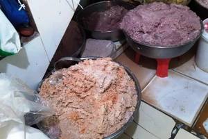 Phát hiện 2 lò chả cá dùng phụ gia không nguồn gốc