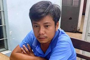 Đậu ô tô quên kéo kính, bị trộm 100 triệu đồng