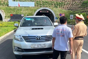 Vụ ô tô chở người muốn rời Đà Nẵng: Bị phạt hơn 10 triệu đồng