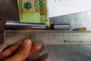 Nam thanh niên thủ súng bút đã lên nòng đi giao ma túy