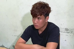 Nam thanh niên thuê ô tô trộm đồ của du khách Trung Quốc