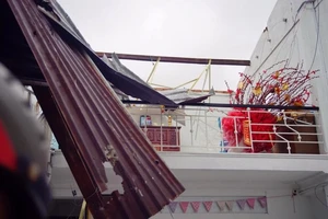 Đà Nẵng: Gió lớn khiến 2 căn nhà tốc mái