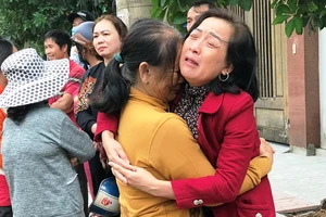 Mẹ 1 chiến sĩ Đoàn 337: ‘Con hứa về sẽ có tiền mua tôn mà…’